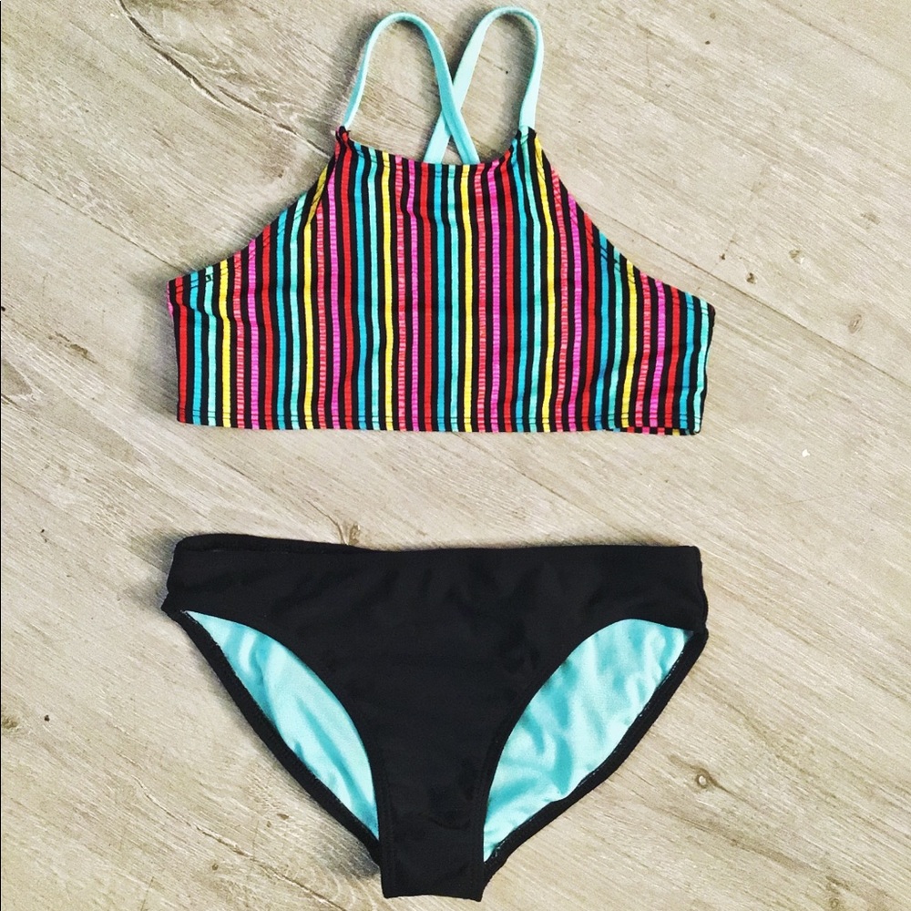 Girl’s 2-piece swimsuit